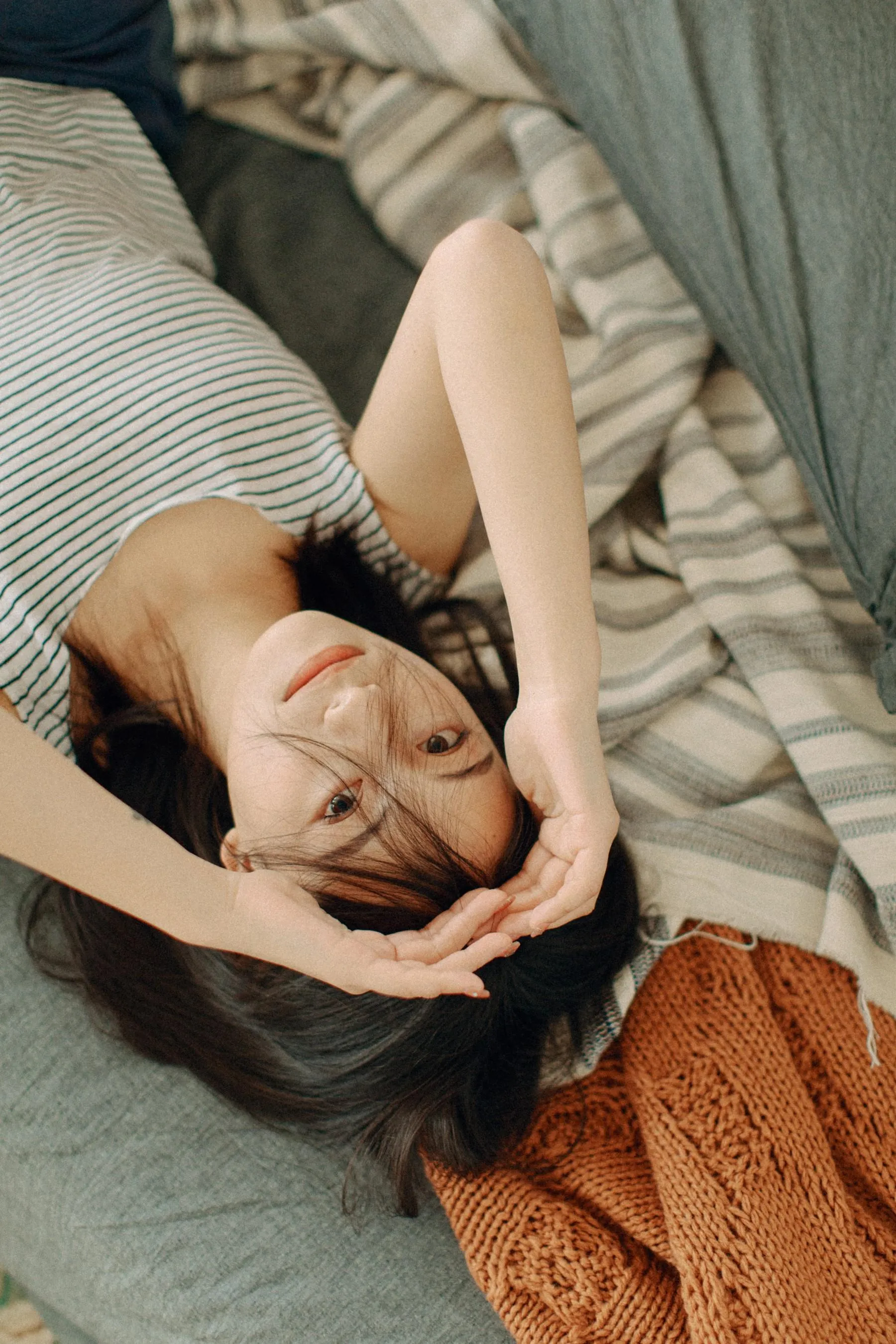 [艺图语] 2022.06.01 寝居女子写真集 九月 [34P]插图